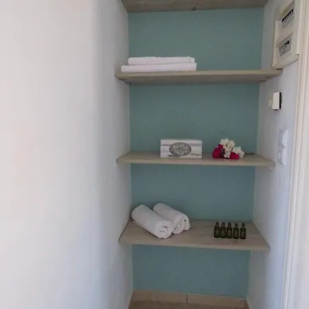 3 * Agios Leon